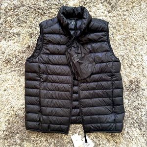 Uniqlo Black Women’s Ultra Light Down Vest | Size M NWT